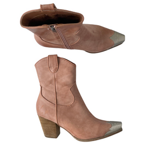 Boots Womens 8