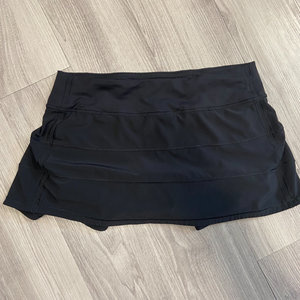 Lulu Lemon Athletic Shorts Size 3/4