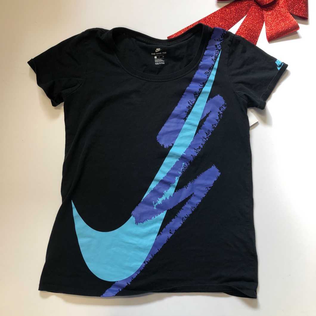 Nike T-Shirt Size Small